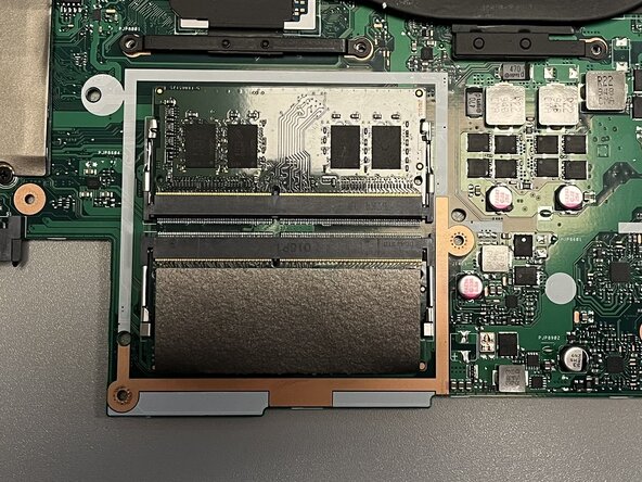 Asus M570D RAM tauschen oder aufrüsten, RAM-Modul einsetzen oder tauschen: Schritt 23, Bild 3 von 3