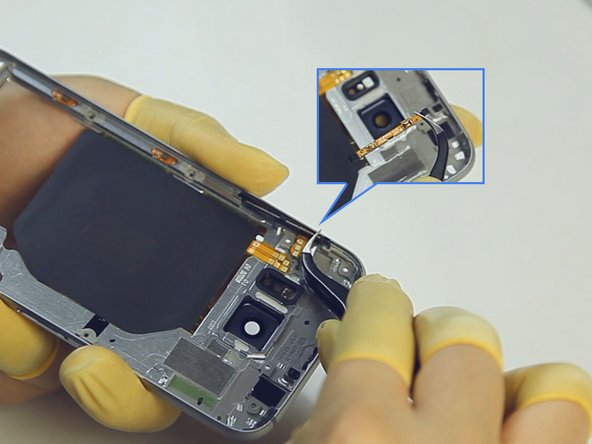 Samsung Galaxy S6 Teardown, Release The Side Keys.: crwdns2935265:04crwdnd2935265:02crwdnd2935265:03crwdne2935265:0