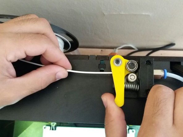"Replace Filament" Function (During Printing), Placing the new filament: crwdns2935265:04crwdnd2935265:02crwdnd2935265:03crwdne2935265:0