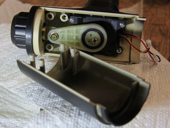 Massage Gun Battery Replacement, Seperating the gun: 3 단계, 이미지 2개 중 2개