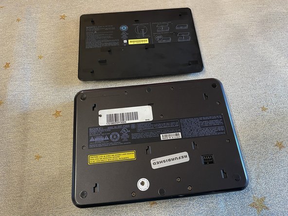 Sony DVP-FX820 Full Teardown, Removing the Battery: crwdns2935265:02crwdnd2935265:03crwdnd2935265:03crwdne2935265:0