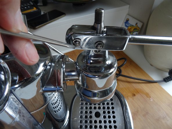 La Pavoni: Replace gaskets in lever coffee machines, Removing the lever arm: crwdns2935265:03crwdnd2935265:01crwdnd2935265:03crwdne2935265:0