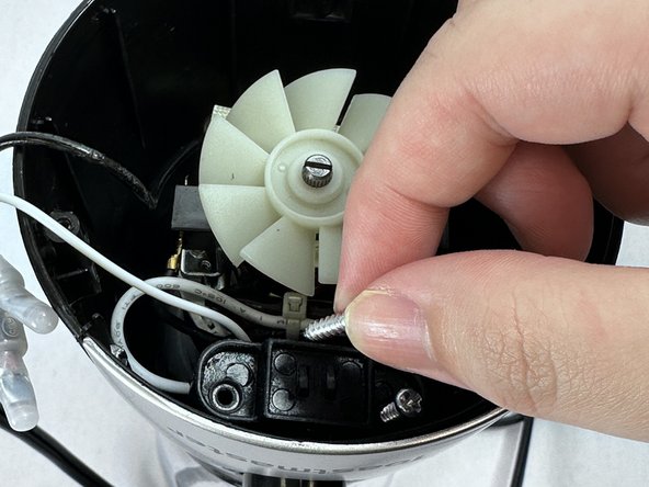 Toast Master Blender Button Replacement: step 6, image 3 of 3