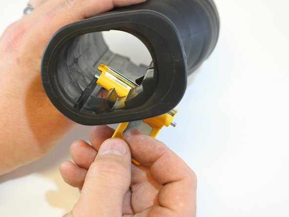 DeWalt DCS380 Blade Release lever Replacement, Blade Release lever: crwdns2935265:04crwdnd2935265:02crwdnd2935265:02crwdne2935265:0