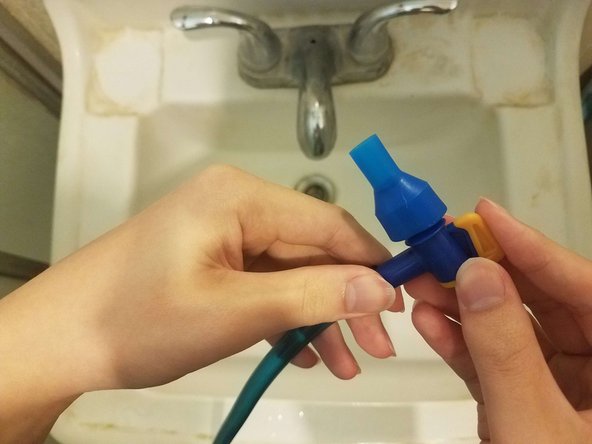 Hydration Pack Bladder Hose Bite Valve Replacement: 手順 7、 3の画像 2