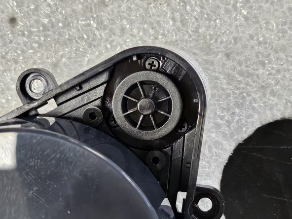 Roborock Q Revo: Laser Distance Sensor Replacement, Remove the rubber band connecting the LDS and the motor.: crwdns2935265:014crwdnd2935265:02crwdnd2935265:02crwdne2935265:0