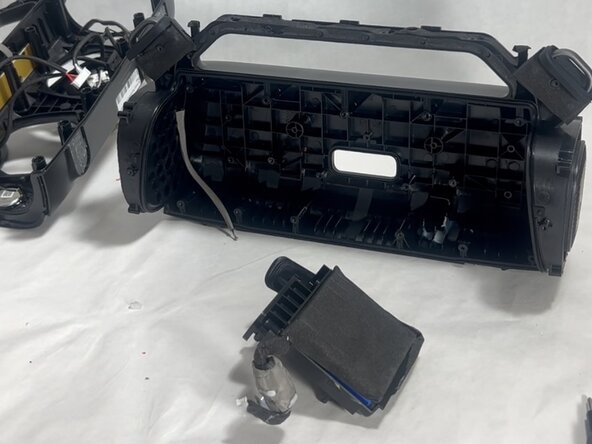 Anker Soundcore Motion Boom Plus Charging Port Replacement: crwdns2935265:016crwdnd2935265:02crwdnd2935265:02crwdne2935265:0