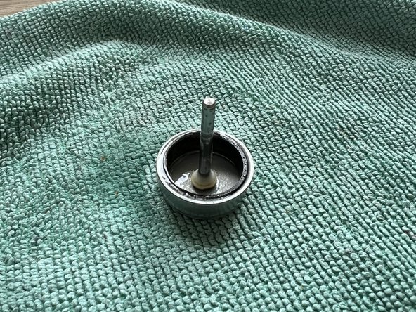 iRobot Roomba i - Erreur 26 - Défaut d'aspiration - Solution, Graisser le rotor: 7 단계, 이미지 2개 중 2개