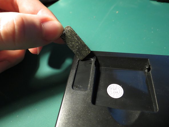 Kogan RGB Mechanical Keyboard Teardown, Remove rubber feet: crwdns2935265:011crwdnd2935265:02crwdnd2935265:03crwdne2935265:0