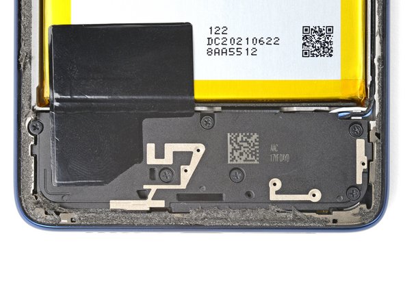 Motorola Edge 5G UW (2022) Screen Replacement, Unfasten the daughterboard cover: crwdns2935265:021crwdnd2935265:02crwdnd2935265:02crwdne2935265:0