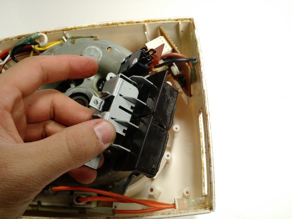 Cuisinart DLC-8F Power Switch Assembly Replacement: crwdns2935265:05crwdnd2935265:02crwdnd2935265:02crwdne2935265:0