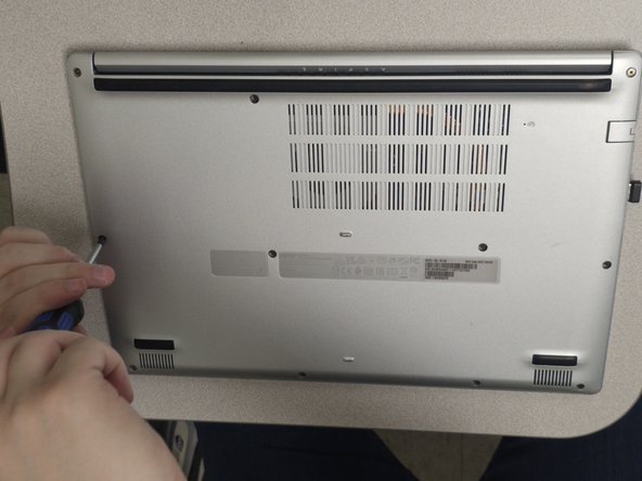 Acer Aspire a515-46 SSD Replacement, Remove Back Panel 2 of 3: 步骤 3 中的图像 2，3