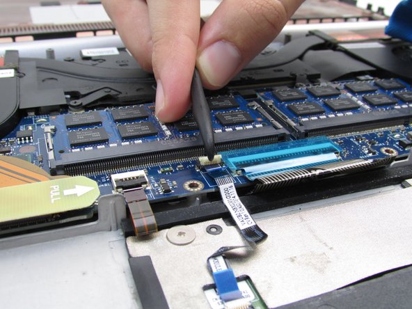 Dell Precision M3800 Touch Pad Replacement: stap 0, afbeelding 2 van 3