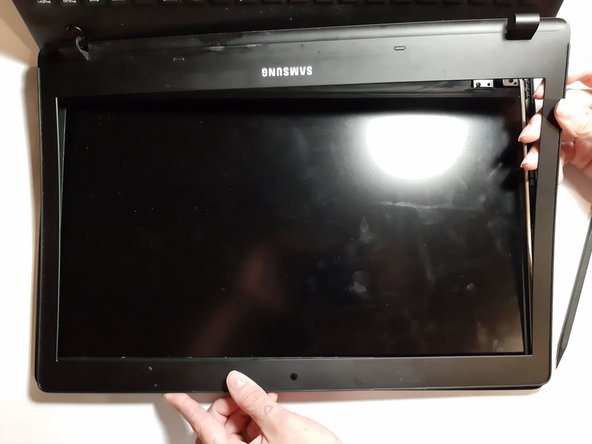 Samsung Odyssey NP800G5M Screen Replacement: step 6, image 3 of 3