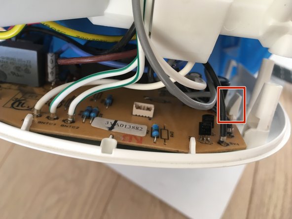 Tefal GV6760 Effectis Steam Generator Iron Disassembly, Remove the PCB from the top decoration: crwdns2935265:07crwdnd2935265:02crwdnd2935265:03crwdne2935265:0