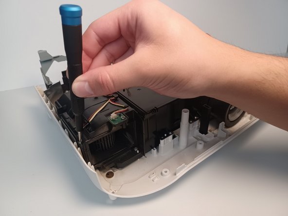Epson Home Cinema 2150 Exhaust Fan Replacement: stap 0, afbeelding 2 van 3