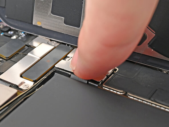 iPhone 15 Battery Replacement: stap 49, afbeelding 2 van 2