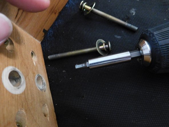 How to Fix a Wobbly Chair: crwdns2935265:03crwdnd2935265:03crwdnd2935265:03crwdne2935265:0