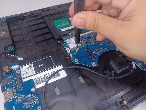 Asus Q524U Wi-Fi Card Replacement: stap 0, afbeelding 2 van 2