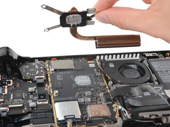 Steam Deck OLED Heat Sink Replacement, Remove the heat sink: crwdns2935265:016crwdnd2935265:02crwdnd2935265:02crwdne2935265:0