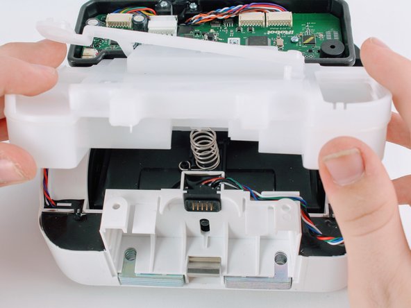 iRobot Braava Jet 240 Tank Replacement: crwdns2935265:014crwdnd2935265:02crwdnd2935265:02crwdne2935265:0