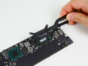 MacBook Air 13インチ Mid 2011のロジックボードの交換 - iFixit 修理ガイド