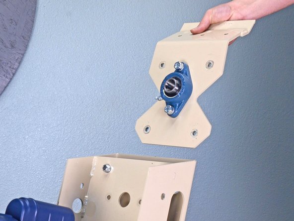 EDCO Floor Stripper TS8 .75L (2017) Striker Plate Replacement: crwdns2935265:018crwdnd2935265:02crwdnd2935265:02crwdne2935265:0