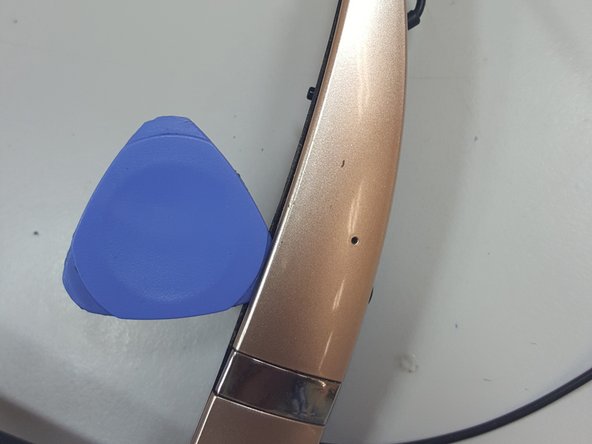 LG Tone Pro HBS-760 Speaker  Replacement, Pry Open Housing: crwdns2935265:03crwdnd2935265:02crwdnd2935265:03crwdne2935265:0