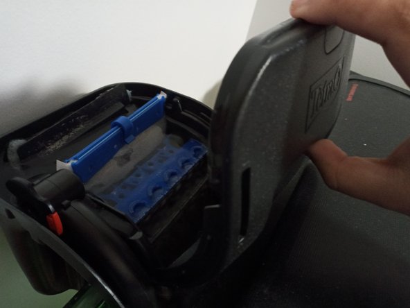 Aquarium Biological Media Replacement, Remove Existing Aquarium Filter Medium: crwdns2935265:04crwdnd2935265:02crwdnd2935265:03crwdne2935265:0