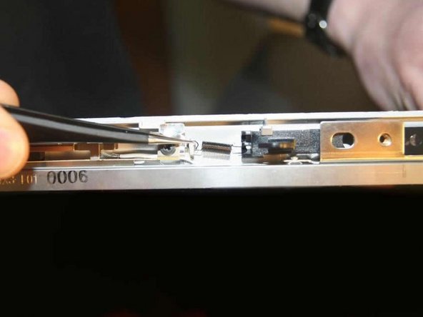 HP Pavilion dv5000 Screen Lock Mechanism Replacement: crwdns2935265:06crwdnd2935265:02crwdnd2935265:03crwdne2935265:0