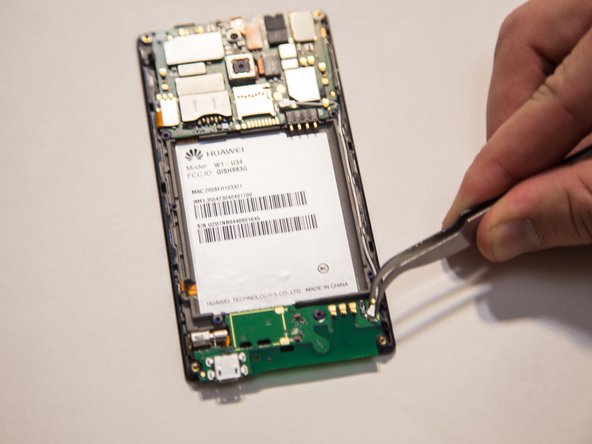 Huawei Ascend W1 Motherboard Replacement, Removing the antenna: crwdns2935265:09crwdnd2935265:02crwdnd2935265:02crwdne2935265:0