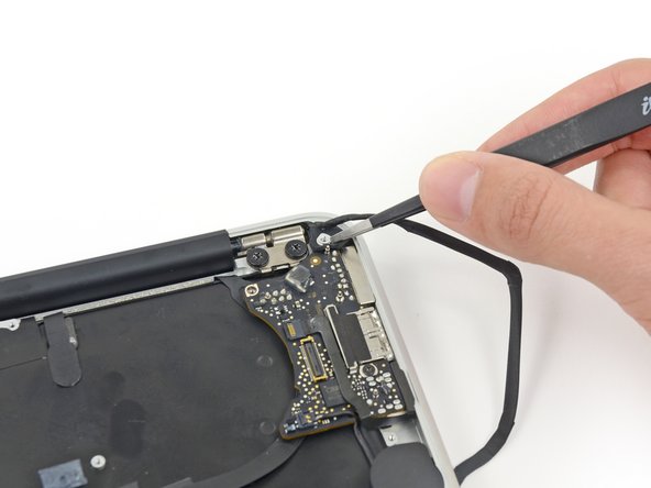 MacBook Air 11" Mid 2013 I/O Board Replacement: paso 0, imagen 1 de 3