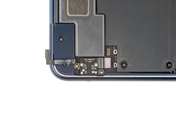 MacBook Air 2022 (M2) Headphone Jack Replacement, Unfasten the headphone jack: crwdns2935265:016crwdnd2935265:02crwdnd2935265:02crwdne2935265:0