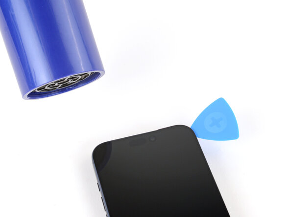 iPhone 17 Pro Battery Replacement, Heat the top edge: crwdns2935265:014crwdnd2935265:02crwdnd2935265:02crwdne2935265:0