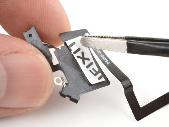 iPhone 17 Pro Max Screen Replacement, Attach the front sensors: étape 30, image 2 de 2