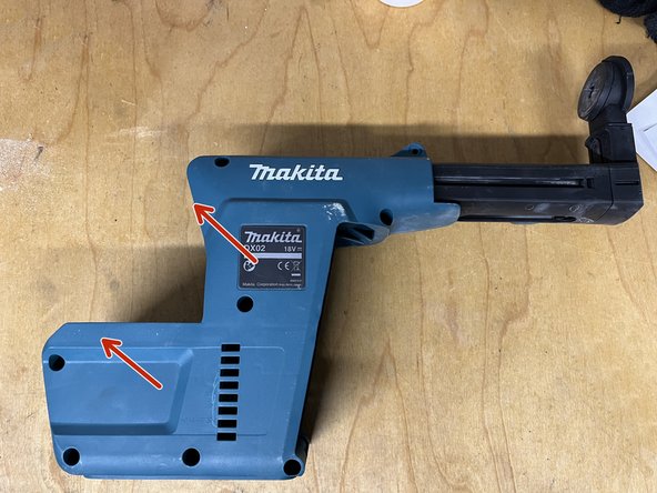 Makita DX02 Dust Extraction Unit for BHR243 Housing Disassembly, Removing the Housing Cover: crwdns2935265:03crwdnd2935265:01crwdnd2935265:02crwdne2935265:0