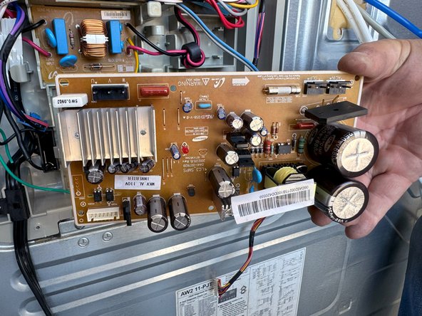 Samsung Older French Door Refrigerator Inverter Board Replacement, Remove the inverter board: crwdns2935265:08crwdnd2935265:03crwdnd2935265:03crwdne2935265:0