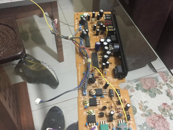 SNK Neo Geo CD Teardown, step 9: crwdns2935265:09crwdnd2935265:03crwdnd2935265:03crwdne2935265:0