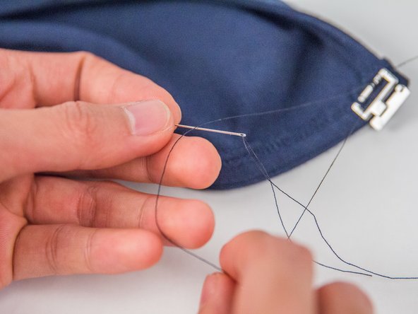 How to Repair a Rectangle Closure Hook Clasp on Clothing: crwdns2935265:010crwdnd2935265:03crwdnd2935265:03crwdne2935265:0