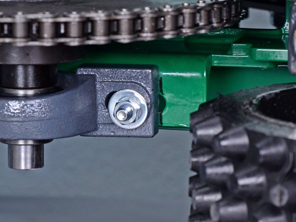 Classen Sod Cutter HSC18AHD 2018 Lower Drive Chain Replacement, Remove the lower chain: crwdns2935265:011crwdnd2935265:02crwdnd2935265:02crwdne2935265:0