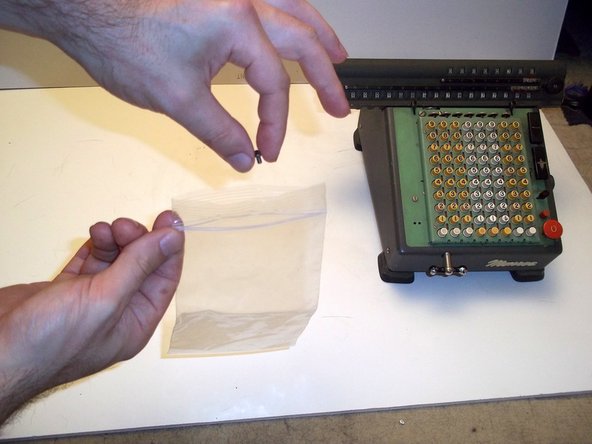 Disassembling a Monroe LA-160 calculator: crwdns2935265:03crwdnd2935265:02crwdnd2935265:03crwdne2935265:0