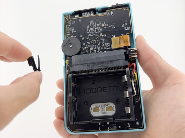 Disassembling ModRetro Chromatic (Released Mid-2025), Menu Button: 步骤 3 中的图像 2，3