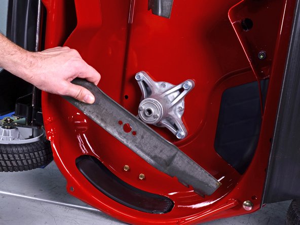 Toro Walk Behind Mowers 21199HD 2018 Right Blade Replacement, Remove the blade: crwdns2935265:07crwdnd2935265:02crwdnd2935265:02crwdne2935265:0