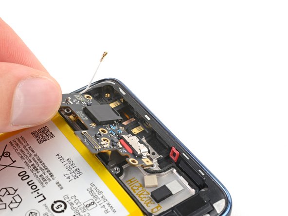 Motorola Moto G Stylus 5G (2022) Screen Replacement, Remove the daughterboard: crwdns2935265:032crwdnd2935265:02crwdnd2935265:03crwdne2935265:0