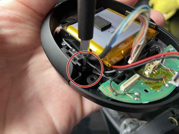 Sony H.ear on 3 Headband replacement, Unscrew the rear hinge of the Right Speaker: crwdns2935265:019crwdnd2935265:02crwdnd2935265:02crwdne2935265:0