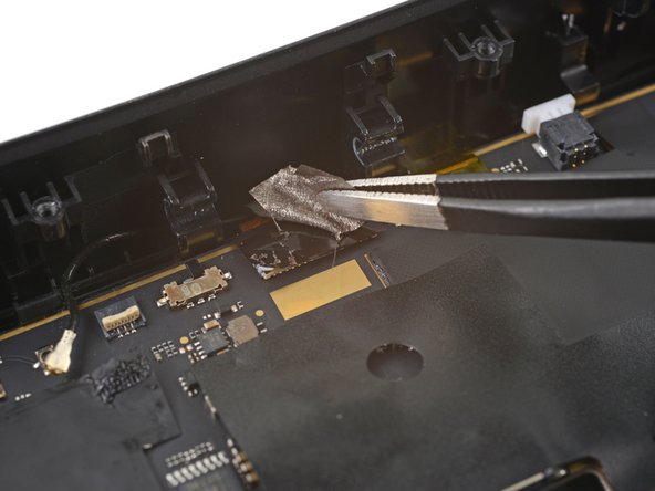 HTC Vive XR Elite Depth Sensor Replacement, Peel the tape: crwdns2935265:076crwdnd2935265:02crwdnd2935265:02crwdne2935265:0