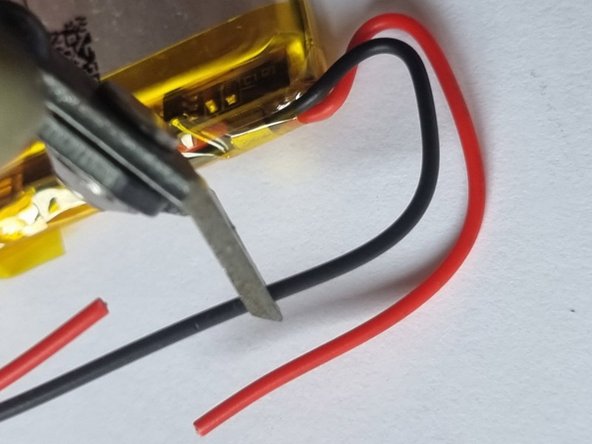 Minirig Battery Replacement, Prepare the new cells: passo 11, immagine 3 di 3