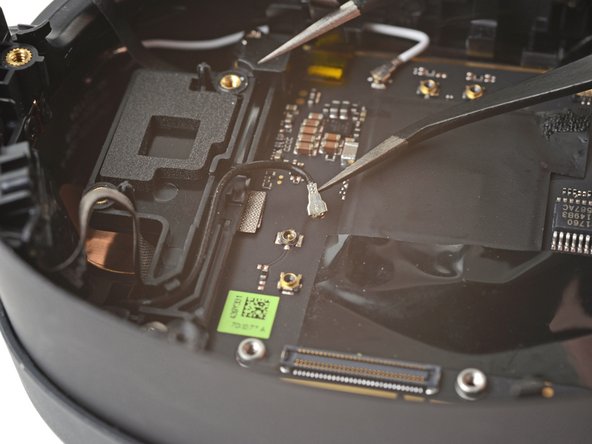 HTC Vive XR Elite Depth Sensor Replacement, Disconnect the bottom left antenna: crwdns2935265:063crwdnd2935265:02crwdnd2935265:02crwdne2935265:0