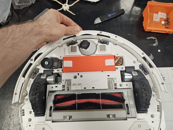 Roborock S5 Max: Motherboard Replacement, Remove the bumper.: crwdns2935265:06crwdnd2935265:02crwdnd2935265:03crwdne2935265:0