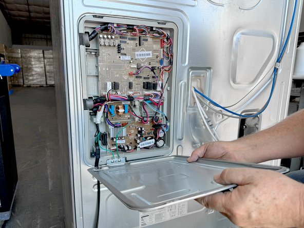 Samsung Older French Door Refrigerator Inverter Board Replacement, Remove the control board cover: crwdns2935265:03crwdnd2935265:02crwdnd2935265:02crwdne2935265:0